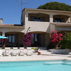 Grand Dans Maison Avec Piscine Privée Appartement
