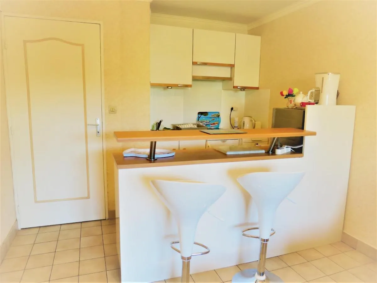 Appartement Port Frejus Avec Loggia Et Acces Plages A Pieds