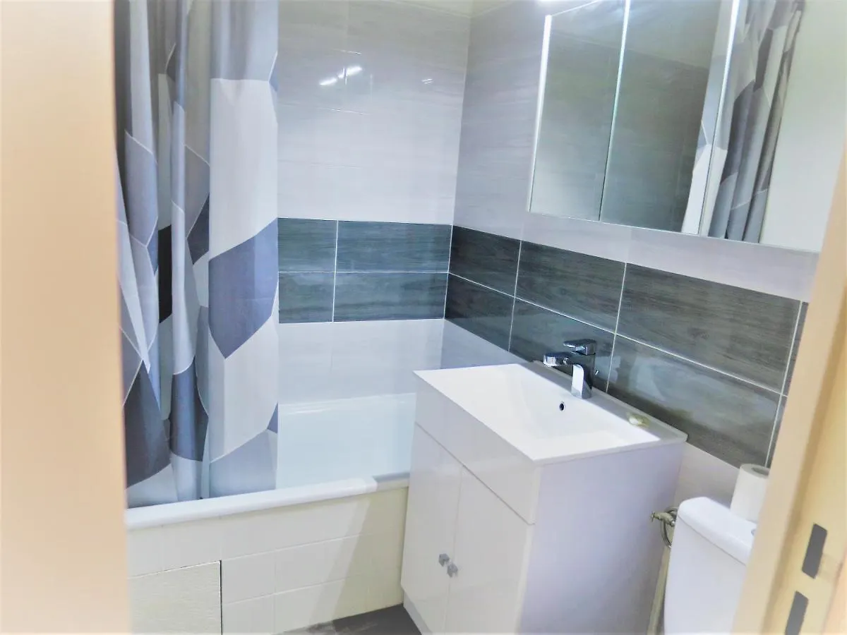 Appartement Port Frejus Avec Loggia Et Acces Plages A Pieds Apartment