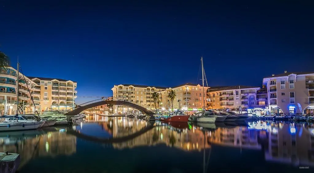 Appartement Port Frejus Avec Loggia Et Acces Plages A Pieds Apartment