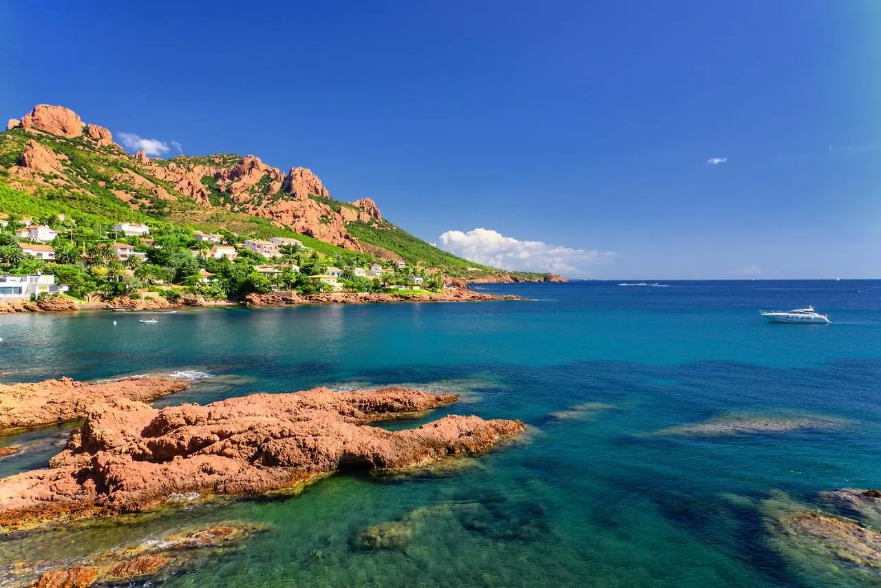 Appartement Port Frejus Avec Loggia Et Acces Plages A Pieds Apartment