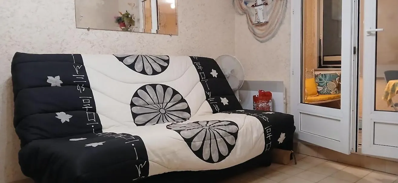 Appartement Port Frejus Avec Loggia Et Acces Plages A Pieds
