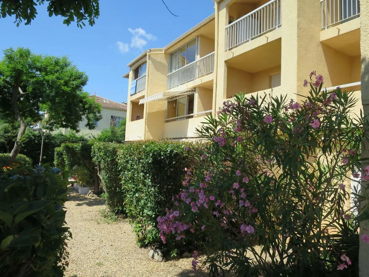 Appartement Port Frejus Avec Loggia Et Acces Plages A Pieds location